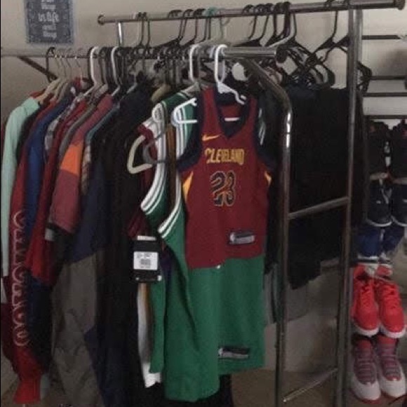 Vintage, Nike, Jordan, Starter, New Era, etc - Picture 2 of 3